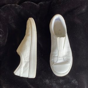 White Nike’s